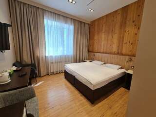 Гостевой дом Постоялый двор Уссурийск Номер полулюкс с 2 односпальными кроватями-3